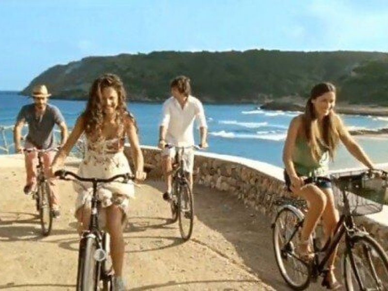 rentHousesMenorca_estrellaDamm